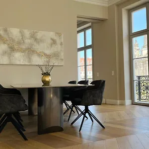 https://luxury-home-3-raum-suite-an-der-frauenkirche-4.dresdenhotels.net